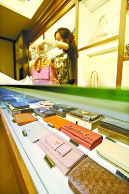 奢侈消费风向陡转 武汉寄卖潮涌与行业变局下的冷思考